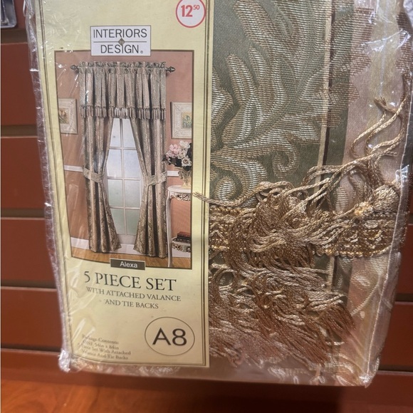 Gold Curtain Set - Picture 2 of 7